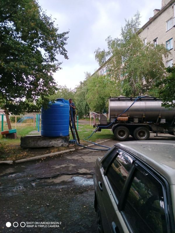 Сергей Желновач: В связи со сложной ситуацией водоснабжения на территории города Дебальцево, администрацией городского округа были установлены емкости в микрорайонах города Сергей Желновач: В связи со сложной ситуацией водоснабжения на территории города Дебальцево, администрацией городского округа были установлены емкости в микрорайонах города