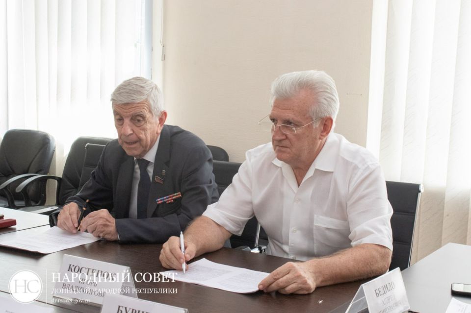 На расширенном заседании Комитета Народного Совета по информационной политике и информационным технологиям парламентарии продолжили прорабатывать меры по развитию сферы СМИ и поддержке журналистов республики На расширенном заседании Комитета Народного Совета по информационной политике и информационным технологиям парламентарии продолжили прорабатывать меры по развитию сферы СМИ и поддержке журналистов республики