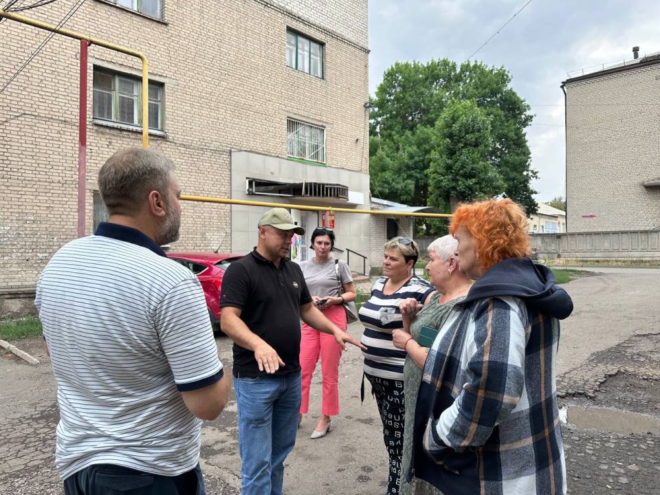 Денис Зубов: Сход граждан. 4 августа состоялась встреча первого заместителя главы администрации городского округа Иловайск Свердлова Михаила Николаевича с местными жителями, которую он провел совместно с депутатом Народного... Денис Зубов: Сход граждан. 4 августа состоялась встреча первого заместителя главы администрации городского округа Иловайск Свердлова Михаила Николаевича с местными жителями, которую он провел совместно с депутатом Народного...