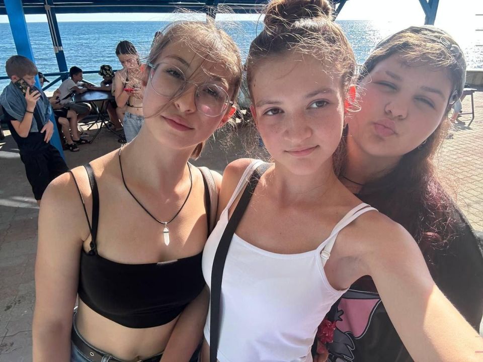 Александр Качанов: 102 школьника из Докучаевска продолжают отдыхать в лагере «Созвездие» Краснодарского края при поддержке региона-шефа Александр Качанов: 102 школьника из Докучаевска продолжают отдыхать в лагере «Созвездие» Краснодарского края при поддержке региона-шефа