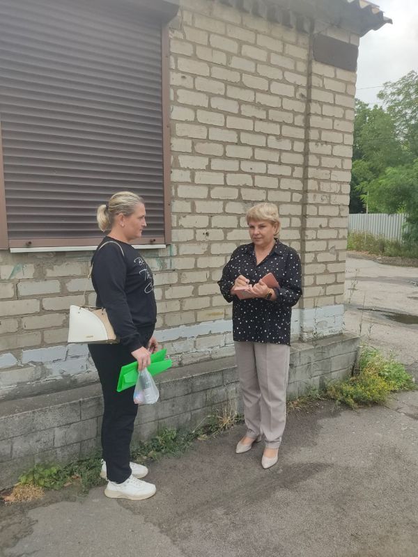 Во исполнение поручения Главы Донецкой Народной Республики Дениса Владимировича Пушилина о постоянном диалоге с населением, сегодня, депутатом Дебальцевского городского совета Натальей Косяковой, проведена встреча с жителями Во исполнение поручения Главы Донецкой Народной Республики Дениса Владимировича Пушилина о постоянном диалоге с населением, сегодня, депутатом Дебальцевского городского совета Натальей Косяковой, проведена встреча с жителями