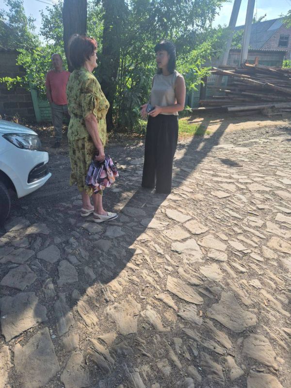 1 августа заместитель главы Администрации городского округа Харцызск Юлия Михайленко в пгт Троицко-Харцызск провела сход граждан на улице Шевченко, на котором были обсуждены актуальные вопросы и проблемы, волнующие местных... 1 августа заместитель главы Администрации городского округа Харцызск Юлия Михайленко в пгт Троицко-Харцызск провела сход граждан на улице Шевченко, на котором были обсуждены актуальные вопросы и проблемы, волнующие местных...