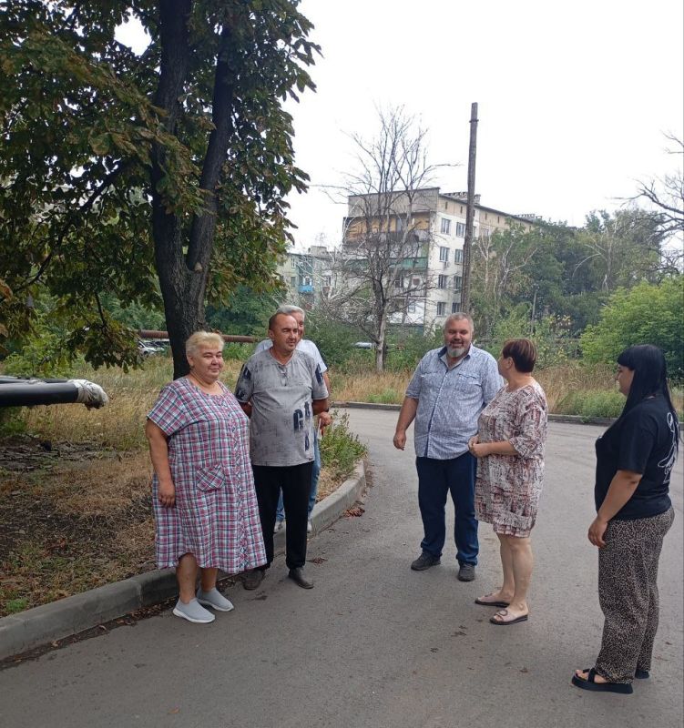 Во исполнение поручения Главы Донецкой Народной Республики Дениса Владимировича Пушилина о ведении постоянного диалога с жителями республики 04 августа 2025 года депутат Дебальцевского городского совета Андрей Ермолаев... Во исполнение поручения Главы Донецкой Народной Республики Дениса Владимировича Пушилина о ведении постоянного диалога с жителями республики 04 августа 2025 года депутат Дебальцевского городского совета Андрей Ермолаев...