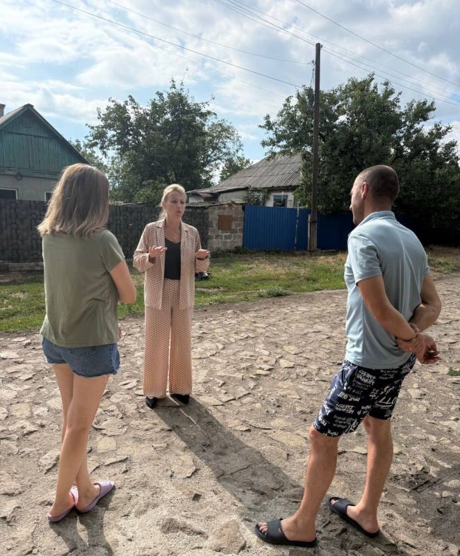 Депутат Иловайского городского совета Юлия Николаевна Рыбалко провела выездной прием граждан, в ходе которого основным вопросом обсуждения стала организация подвоза воды к частным домовладениям Депутат Иловайского городского совета Юлия Николаевна Рыбалко провела выездной прием граждан, в ходе которого основным вопросом обсуждения стала организация подвоза воды к частным домовладениям