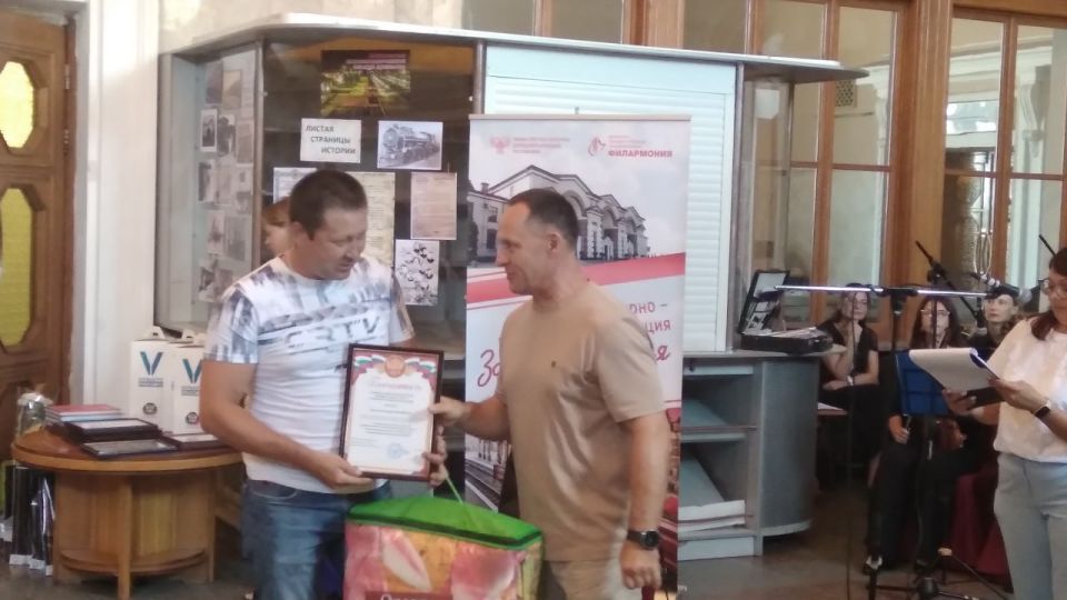 2 августа в Ясиноватой поздравляли тех, кто держит на своих плечах одну из важнейших артерий региона — железную дорогу 2 августа в Ясиноватой поздравляли тех, кто держит на своих плечах одну из важнейших артерий региона — железную дорогу