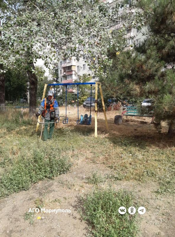 Сотрудники «Мариупольжилкомплекс» благоустроили очередные дворы многоэтажек Сотрудники «Мариупольжилкомплекс» благоустроили очередные дворы многоэтажек