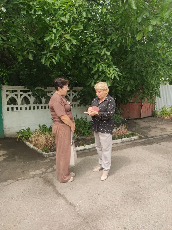 Во исполнение поручения Главы Донецкой Народной Республики Дениса Владимировича Пушилина о постоянном диалоге с населением, сегодня, депутатом Дебальцевского городского совета Натальей Косяковой, проведена встреча с жителями Во исполнение поручения Главы Донецкой Народной Республики Дениса Владимировича Пушилина о постоянном диалоге с населением, сегодня, депутатом Дебальцевского городского совета Натальей Косяковой, проведена встреча с жителями