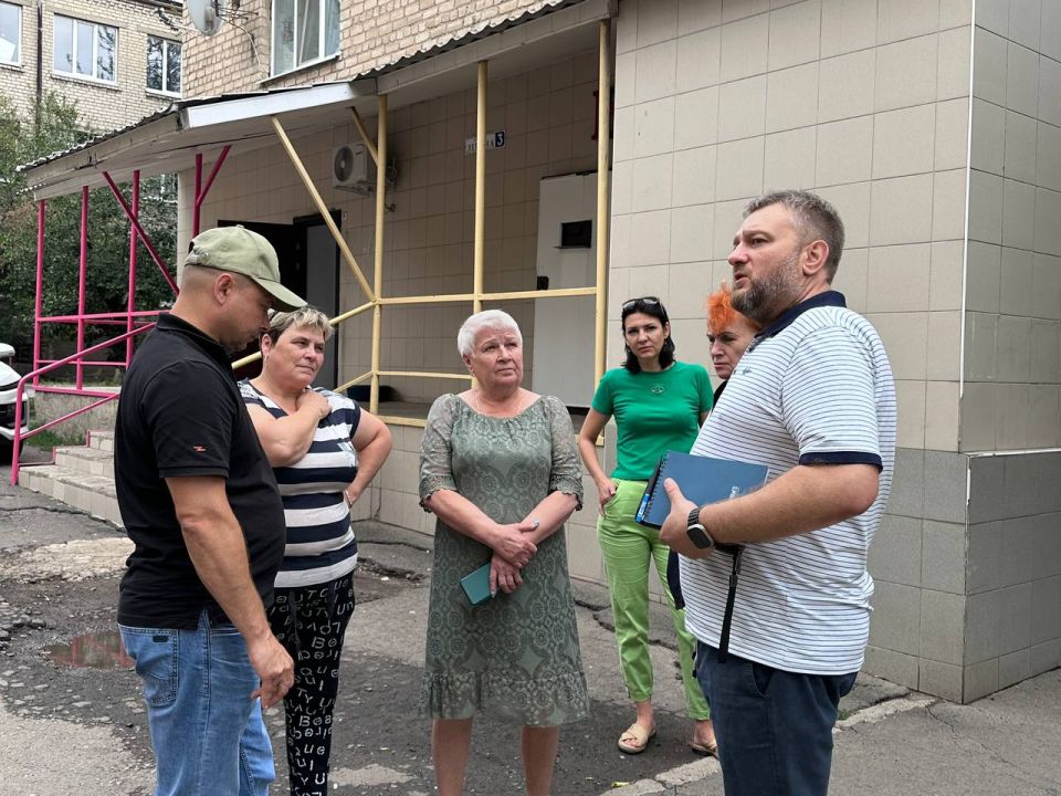 Денис Зубов: Сход граждан. 4 августа состоялась встреча первого заместителя главы администрации городского округа Иловайск Свердлова Михаила Николаевича с местными жителями, которую он провел совместно с депутатом Народного... Денис Зубов: Сход граждан. 4 августа состоялась встреча первого заместителя главы администрации городского округа Иловайск Свердлова Михаила Николаевича с местными жителями, которую он провел совместно с депутатом Народного...