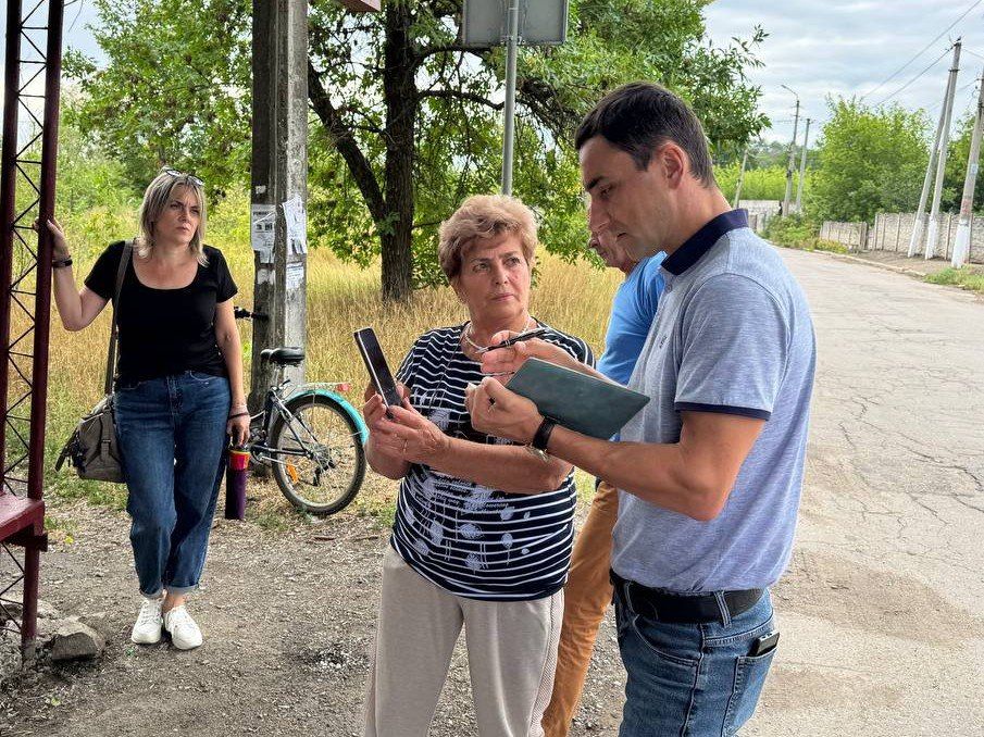 Встречу с жителями на улице Пролетарской Победы провел заместитель руководителя Управы Пролетарского внутригородского района Администрации городского округа Донецк Донецкой Народной Республики Александр Барабаш Встречу с жителями на улице Пролетарской Победы провел заместитель руководителя Управы Пролетарского внутригородского района Администрации городского округа Донецк Донецкой Народной Республики Александр Барабаш