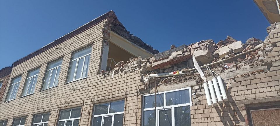 В Макеевке возбуждено уголовное дело о халатности по факту частичного обрушения несущих конструкций в школе № 86, сообщили в пресс-службе Следкома ДНР В Макеевке возбуждено уголовное дело о халатности по факту частичного обрушения несущих конструкций в школе № 86, сообщили в пресс-службе Следкома ДНР