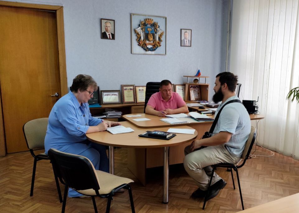 В понедельник, 4 августа, руководитель Управы Куйбышевского внутригородского района Администрации городского округа Донецк Иван Адамец провел плановый прием граждан В понедельник, 4 августа, руководитель Управы Куйбышевского внутригородского района Администрации городского округа Донецк Иван Адамец провел плановый прием граждан