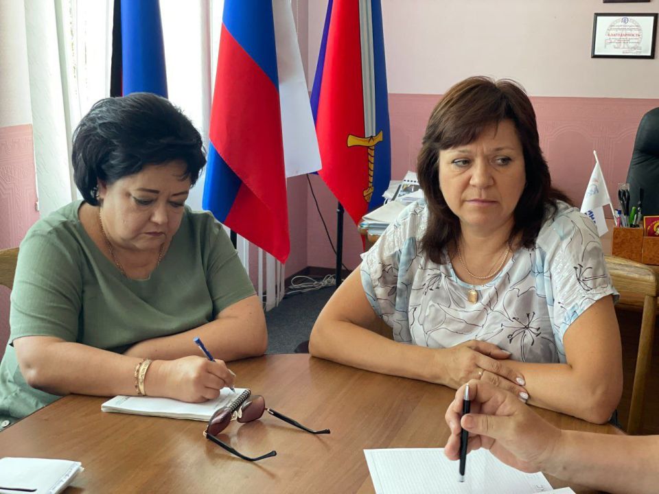 По поручению Главы Республики Дениса Владимировича Пушилина руководство Министерства спорта и туризма Донецкой Народной Республики, а также руководители подведомственных организаций находятся в постоянном диалоге с жителями... По поручению Главы Республики Дениса Владимировича Пушилина руководство Министерства спорта и туризма Донецкой Народной Республики, а также руководители подведомственных организаций находятся в постоянном диалоге с жителями...