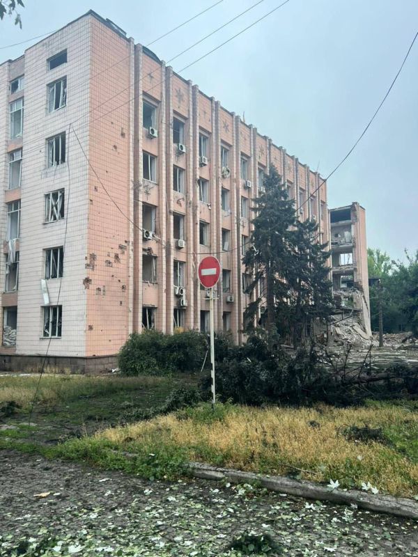 Последствия прилетов в Доброполье на западе ДНР Последствия прилетов в Доброполье на западе ДНР