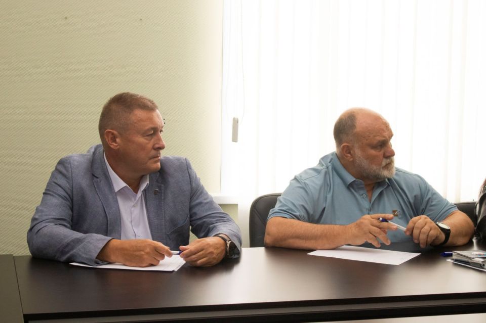 Константин Кузьмин: Провел совещание с депутатами Народного Совета ДНР Константин Кузьмин: Провел совещание с депутатами Народного Совета ДНР