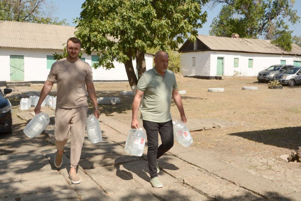 «Новые люди» оказали помощь жителям Тореза «Новые люди» оказали помощь жителям Тореза