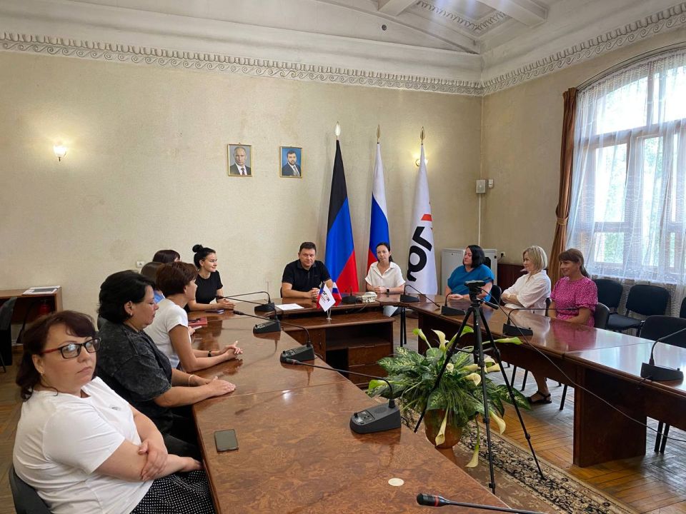 Депутат Макеевского городского совета Андрей Лаверченко провел встречу с трудовым коллективом Филиала № 3 «Макеевский металлургический завод» ООО «Южный горно-металлургический комплекс Донецк» Депутат Макеевского городского совета Андрей Лаверченко провел встречу с трудовым коллективом Филиала № 3 «Макеевский металлургический завод» ООО «Южный горно-металлургический комплекс Донецк»