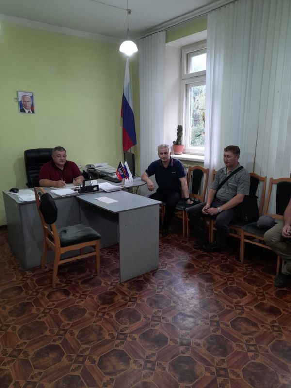 Во исполнение поручения Главы Донецкой Народной Республики Дениса Владимировича Пушилина о ведении постоянного диалога с людьми, сегодня, 04.08.2025, депутат Дебальцевского городского совета Сергей Прусов встретился с... Во исполнение поручения Главы Донецкой Народной Республики Дениса Владимировича Пушилина о ведении постоянного диалога с людьми, сегодня, 04.08.2025, депутат Дебальцевского городского совета Сергей Прусов встретился с...