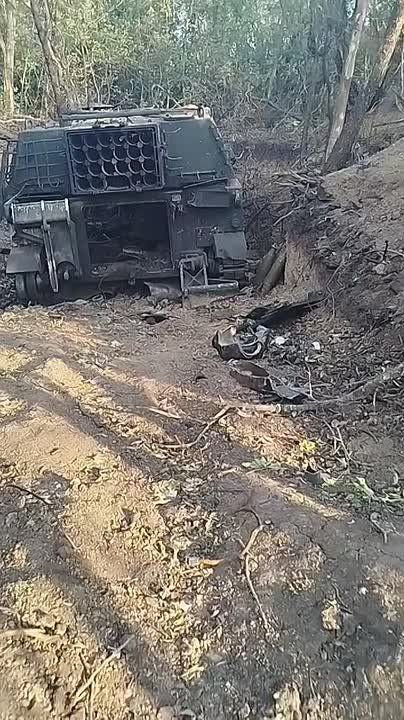  :   -   155-  M109A3  