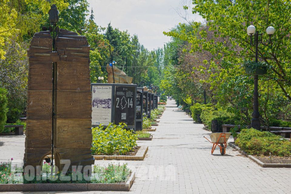 Даже в условиях дефицита воды: на бульваре Пушкина в Донецке продолжается монтаж системы полива Даже в условиях дефицита воды: на бульваре Пушкина в Донецке продолжается монтаж системы полива