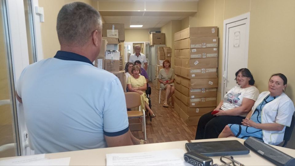 Сегодня состоялась встреча депутата Тельмановского муниципального совета Сергея Мелащука с трудовым коллективом ГБУ ДНР "Центральная районная больница Тельмановского района" Сегодня состоялась встреча депутата Тельмановского муниципального совета Сергея Мелащука с трудовым коллективом ГБУ ДНР "Центральная районная больница Тельмановского района"
