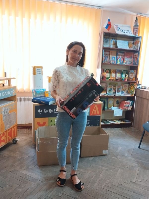 Совет женщин Шахтерска при содействии Союза женщин Донецкой Народной Республики совместно с общественная организация «Русский мир» продолжают передачу музыкального оборудования для библиотек Централизованной библиотечной... Совет женщин Шахтерска при содействии Союза женщин Донецкой Народной Республики совместно с общественная организация «Русский мир» продолжают передачу музыкального оборудования для библиотек Централизованной библиотечной...