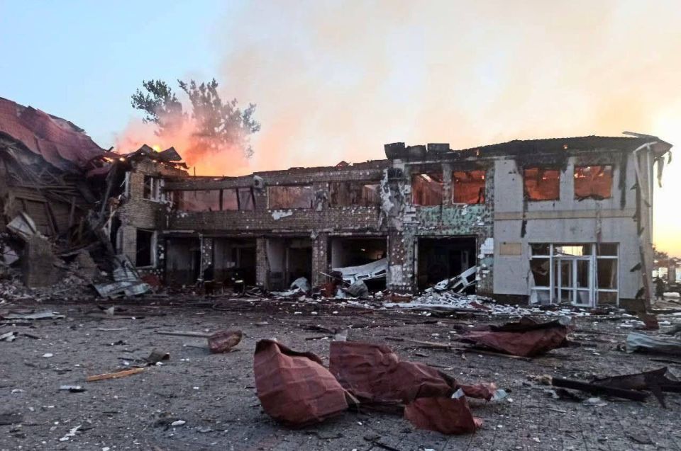 Рельсовая война: ВС РФ в ходе СВО крошат логистику ВСУ еще на подходе к ДНР Рельсовая война: ВС РФ в ходе СВО крошат логистику ВСУ еще на подходе к ДНР