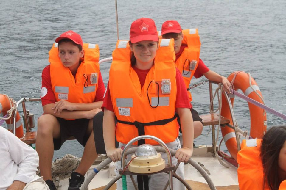 В Севастополе юнармейцы осваивают морское дело В Севастополе юнармейцы осваивают морское дело