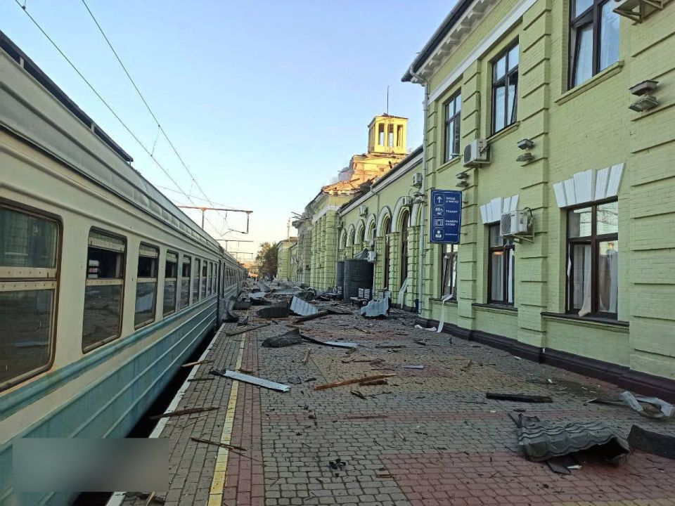 WarGonzo: Российские удары парализовали военную логистику ВСУ под Лозовой WarGonzo: Российские удары парализовали военную логистику ВСУ под Лозовой