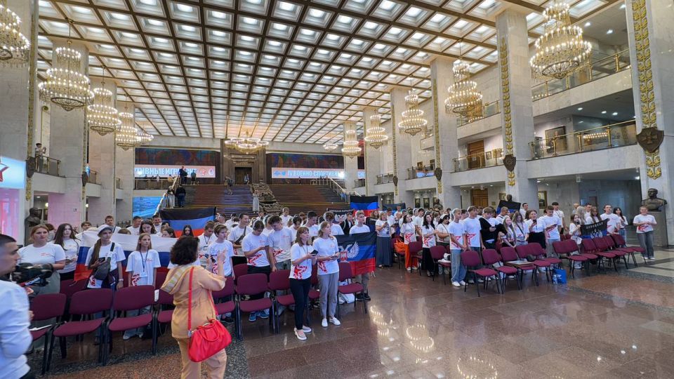 По приглашению Министерства энергетики Российской Федерации 150 школьников нашего города принимают участие в патриотическом проекте Музея Победы и Ассоциации патриотического туризма «Навигатор Победы» По приглашению Министерства энергетики Российской Федерации 150 школьников нашего города принимают участие в патриотическом проекте Музея Победы и Ассоциации патриотического туризма «Навигатор Победы»