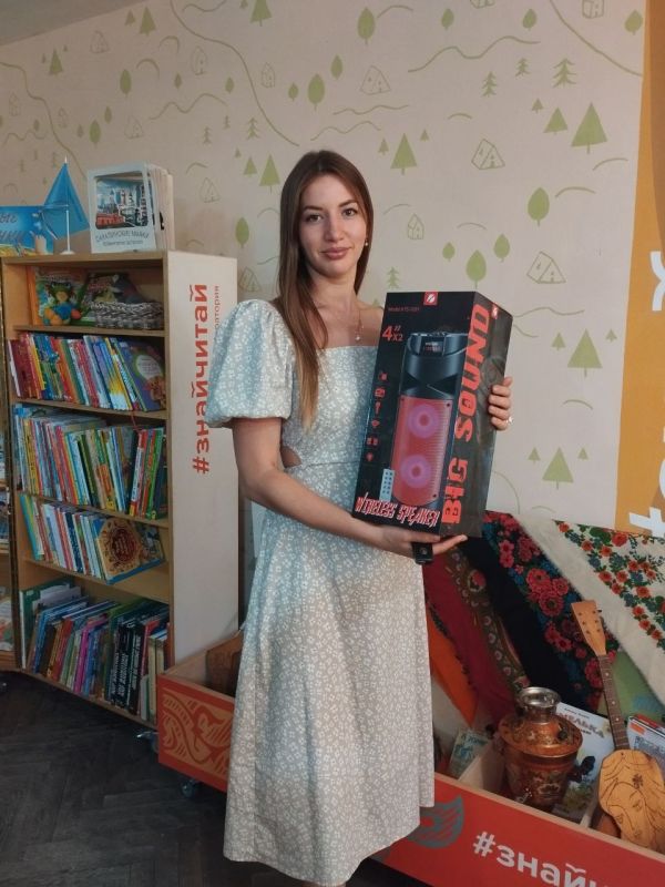 Совет женщин Шахтерска при содействии Союза женщин Донецкой Народной Республики совместно с общественная организация «Русский мир» продолжают передачу музыкального оборудования для библиотек Централизованной библиотечной... Совет женщин Шахтерска при содействии Союза женщин Донецкой Народной Республики совместно с общественная организация «Русский мир» продолжают передачу музыкального оборудования для библиотек Централизованной библиотечной...