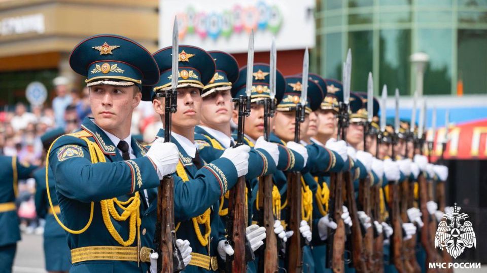 Сегодня день курсанта — тех, кто учится спасать Сегодня день курсанта — тех, кто учится спасать