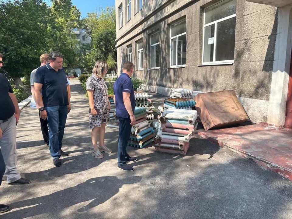 Ленинградская область помогает Енакиево готовиться к новому учебному году Ленинградская область помогает Енакиево готовиться к новому учебному году
