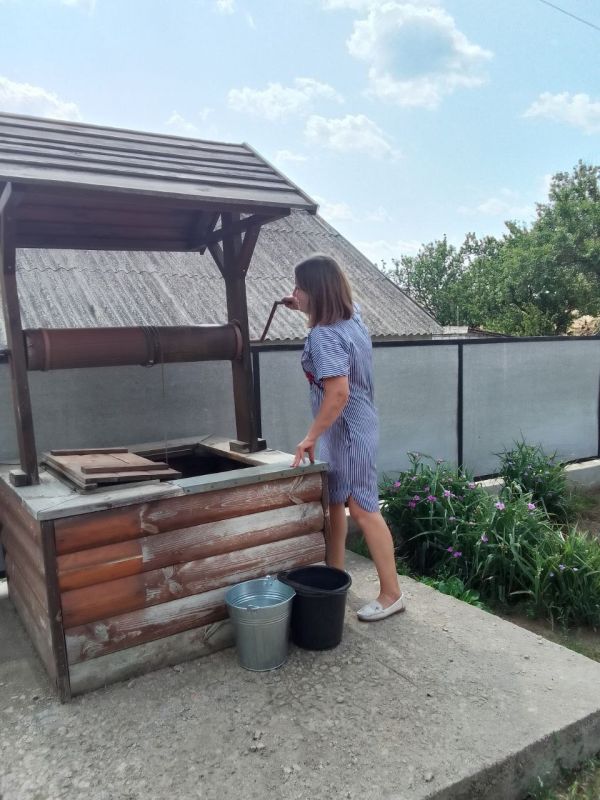 Одной из важных услуг которые оказывает Центр социального обслуживания населения — это доставка воды подопечному Одной из важных услуг которые оказывает Центр социального обслуживания населения — это доставка воды подопечному