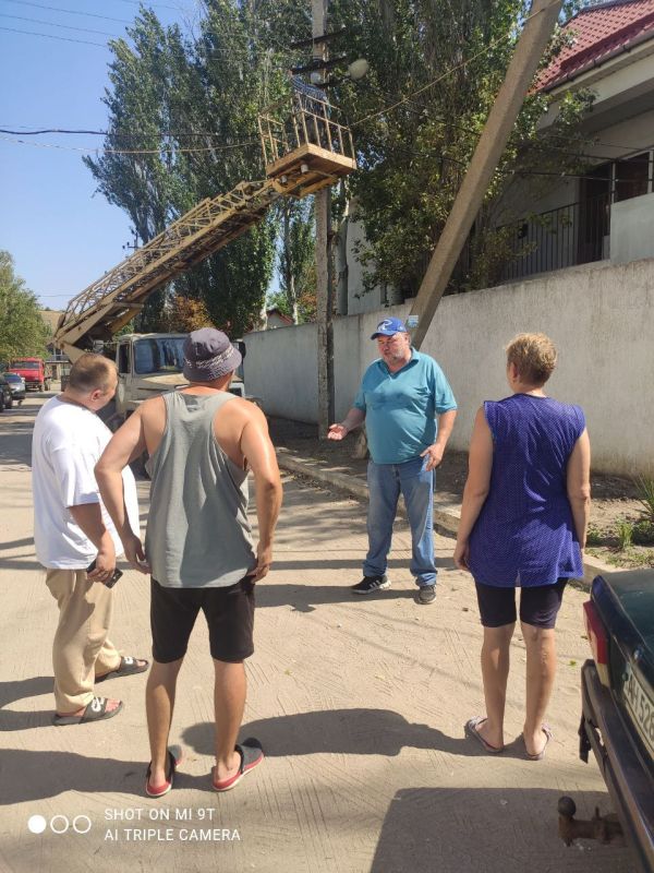 Депутат Мангушского муниципального совета от Всероссийской политической партии «ЕДИНАЯ РОССИЯ» Беш Владимир Васильевич обсудил с жителями проблемные вопросы пгт Депутат Мангушского муниципального совета от Всероссийской политической партии «ЕДИНАЯ РОССИЯ» Беш Владимир Васильевич обсудил с жителями проблемные вопросы пгт