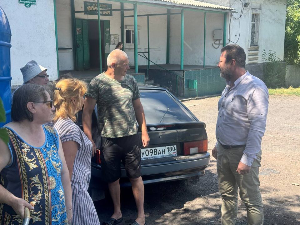 В рамках партпроекта Единой России "Школа ЖКХ" депутат Снежнянского городского совета Иван Михайлов встретился с жителями посёлка Залесное В рамках партпроекта Единой России "Школа ЖКХ" депутат Снежнянского городского совета Иван Михайлов встретился с жителями посёлка Залесное