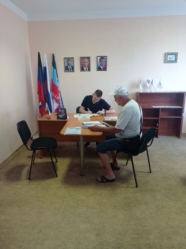 Сегодня, 5 августа, в общественной приемной партии "Единая Россия" Ленинского района города Донецка прошел прием Депутата Народного Совета Донецкой Народной Республики, председателя комитета Народного Совета по молодежной... Сегодня, 5 августа, в общественной приемной партии "Единая Россия" Ленинского района города Донецка прошел прием Депутата Народного Совета Донецкой Народной Республики, председателя комитета Народного Совета по молодежной...