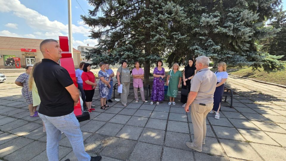 Николай Михайлов: 5 августа провел встречу с жителями улицы Советской поселка Старобешево Николай Михайлов: 5 августа провел встречу с жителями улицы Советской поселка Старобешево