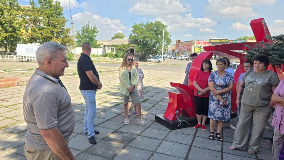 Николай Михайлов: 5 августа провел встречу с жителями улицы Советской поселка Старобешево Николай Михайлов: 5 августа провел встречу с жителями улицы Советской поселка Старобешево