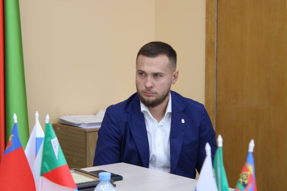 Сотрудники администрации и волонтёры Горловки отмечены благодарностями за самоотверженный труд и вклад в развитие молодёжной политики Сотрудники администрации и волонтёры Горловки отмечены благодарностями за самоотверженный труд и вклад в развитие молодёжной политики