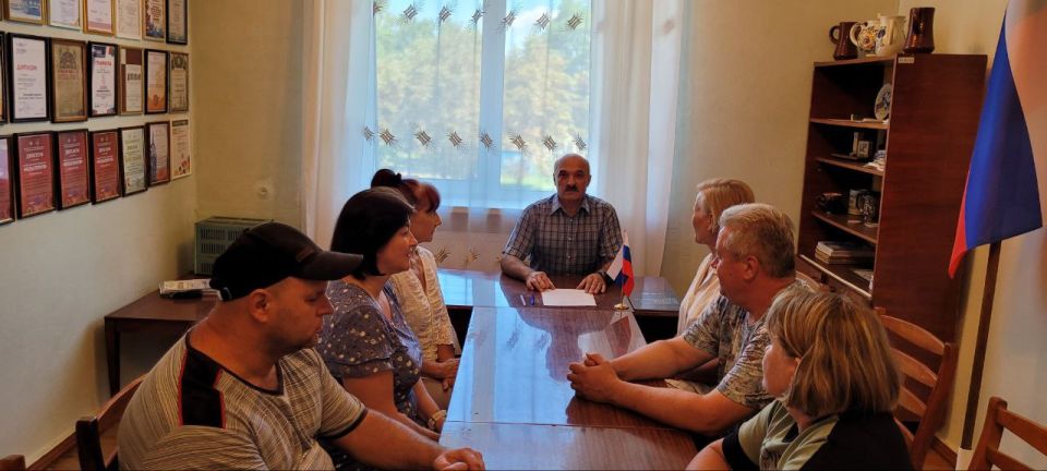 Депутат Волновахского муниципального совета Донецкой Народной Республики Филиндаш Сергей Николаевич провел встречу с жителями села Октябрьское Волновахского муниципального округа Депутат Волновахского муниципального совета Донецкой Народной Республики Филиндаш Сергей Николаевич провел встречу с жителями села Октябрьское Волновахского муниципального округа