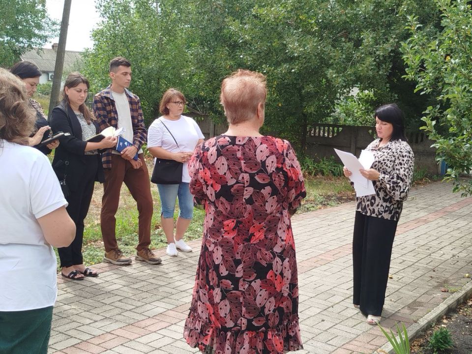 Заместитель главы администрации Волновахского МО, координатор Женского движения "Единой России" Елена Снисаренко встретилась с трудовым коллективом музея истории села Хлебодаровка и местными жителями населенного пункта Заместитель главы администрации Волновахского МО, координатор Женского движения "Единой России" Елена Снисаренко встретилась с трудовым коллективом музея истории села Хлебодаровка и местными жителями населенного пункта