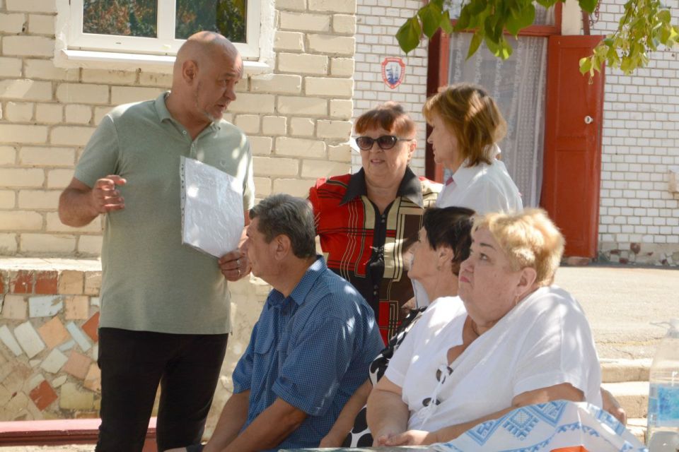 Провёл сход граждан в городе Торез Провёл сход граждан в городе Торез