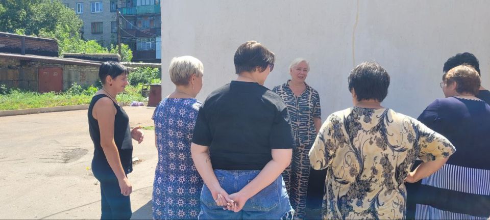В рамках реализации партийного проекта "УПРАВДОМ", депутат Дебальцевского городского совета Елена Кошман провела встречу с жителями города Дебальцево В рамках реализации партийного проекта "УПРАВДОМ", депутат Дебальцевского городского совета Елена Кошман провела встречу с жителями города Дебальцево