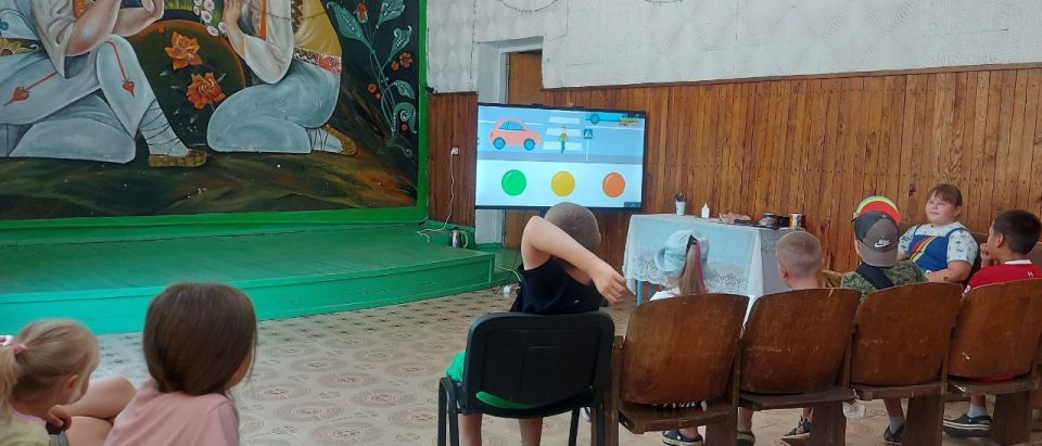 5 августа ко дню светофора в фойе Михайловского СДК прошла детская развлекательно познавательная программа "Желтый, красный, зеленый" 5 августа ко дню светофора в фойе Михайловского СДК прошла детская развлекательно познавательная программа "Желтый, красный, зеленый"