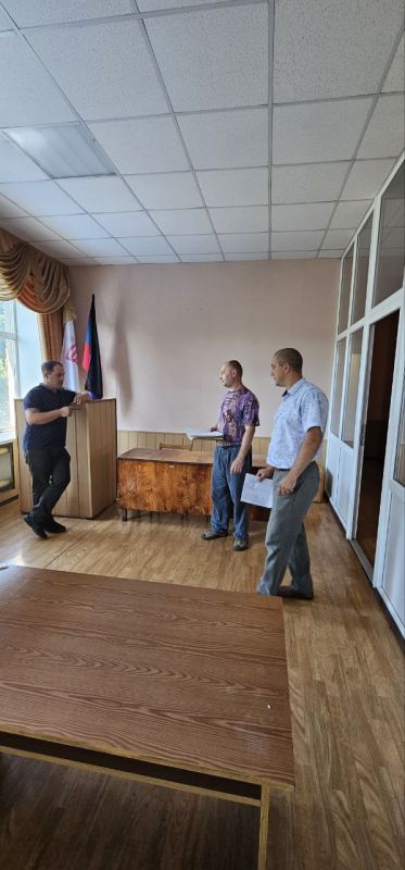 Во исполнение поручения Главы Донецкой Народной Республики Дениса Владимировича Пушилина о ведении постоянного диалога с людьми, сегодня, депутат Дебальцевского городского совета Александр Завгородний провел встречу с... Во исполнение поручения Главы Донецкой Народной Республики Дениса Владимировича Пушилина о ведении постоянного диалога с людьми, сегодня, депутат Дебальцевского городского совета Александр Завгородний провел встречу с...