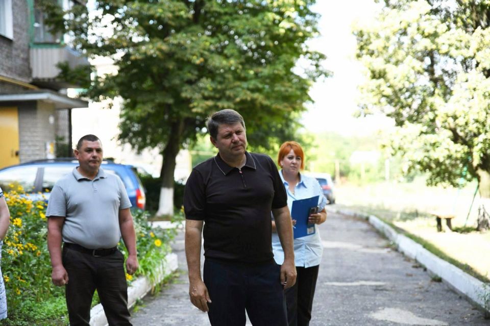 Владислав Ключаров: Сегодня обсудил с жителями Червоногвардейского района вопросы ремонта дорог, водоснабжения и вывоза мусора Владислав Ключаров: Сегодня обсудил с жителями Червоногвардейского района вопросы ремонта дорог, водоснабжения и вывоза мусора