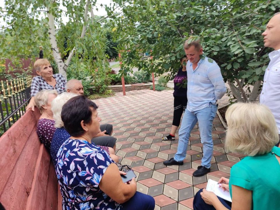 Вчера, начальник Зуевского территориального отдела администрации муниципального образования городского округа Харцызск Алексей Марюхнич в пгт Зуевка провела сход граждан на улице Блюхера, на котором были обсуждены актуальные... Вчера, начальник Зуевского территориального отдела администрации муниципального образования городского округа Харцызск Алексей Марюхнич в пгт Зуевка провела сход граждан на улице Блюхера, на котором были обсуждены актуальные...