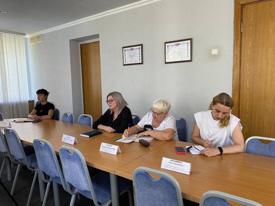 Виктория Жукова: Провела еженедельное аппаратное совещание с руководителями ведомств, а также представителями силовых структур Виктория Жукова: Провела еженедельное аппаратное совещание с руководителями ведомств, а также представителями силовых структур