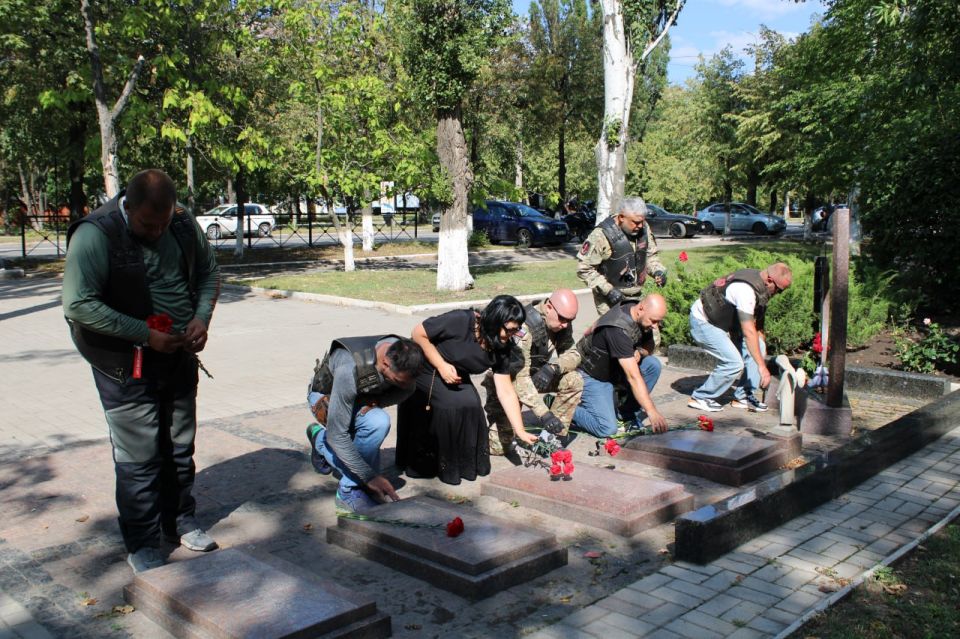 Горловку с дружеским визитом посетили представители Всероссийского мотоклуба «Ночные волки» Кузбасса Горловку с дружеским визитом посетили представители Всероссийского мотоклуба «Ночные волки» Кузбасса