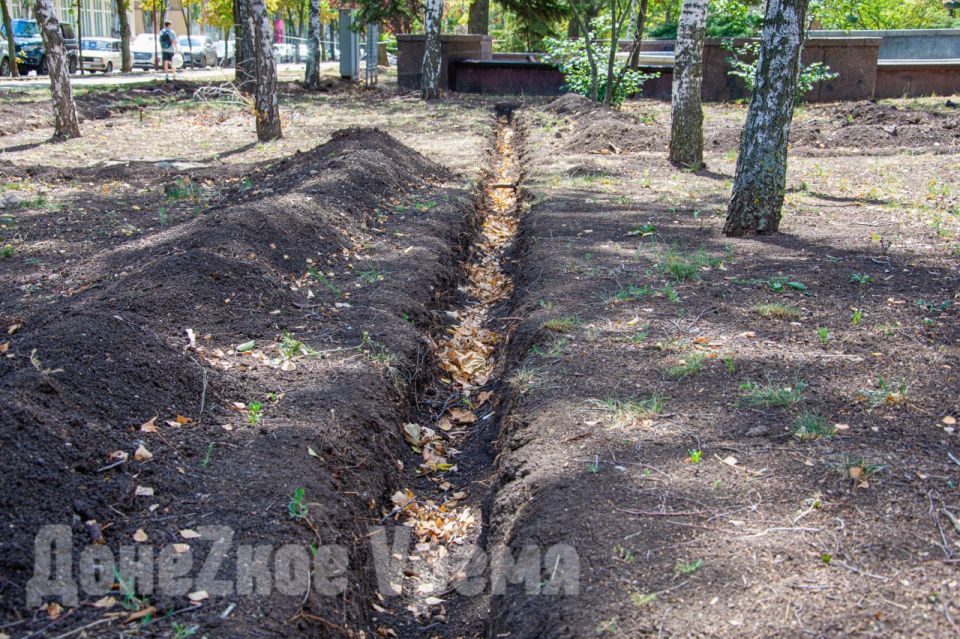 Даже в условиях дефицита воды: на бульваре Пушкина в Донецке продолжается монтаж системы полива Даже в условиях дефицита воды: на бульваре Пушкина в Донецке продолжается монтаж системы полива
